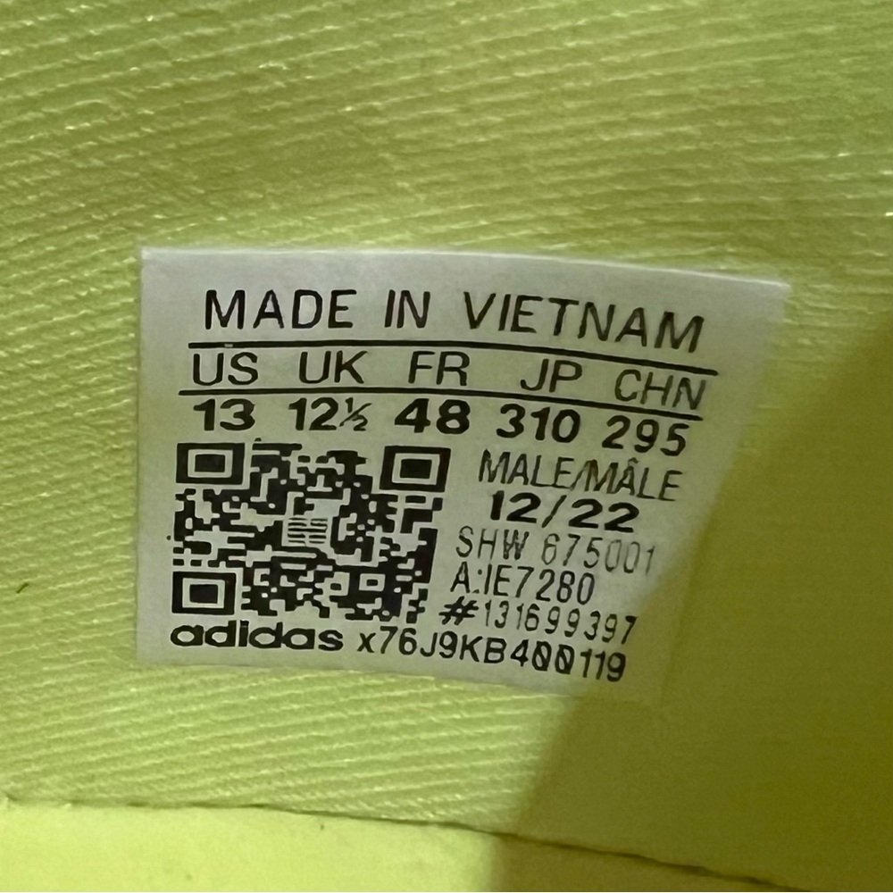💙 NIB💙 ADIDAS NMD R1 V2 Solar Yellow - Picture 9 of 10